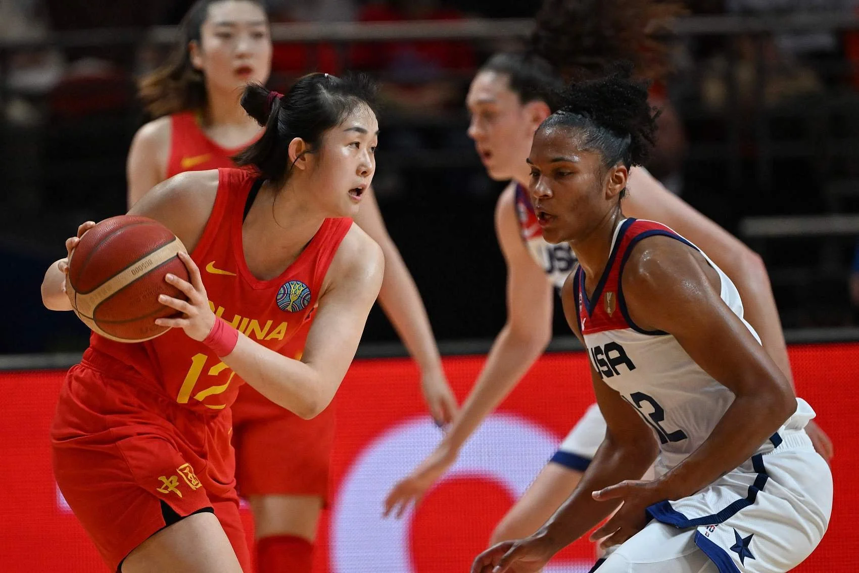 包含祁连黑豹队对阵岭北鲸鲨队，赛艇半决赛险胜，内线统治篮板——经验成为胜负手的词条