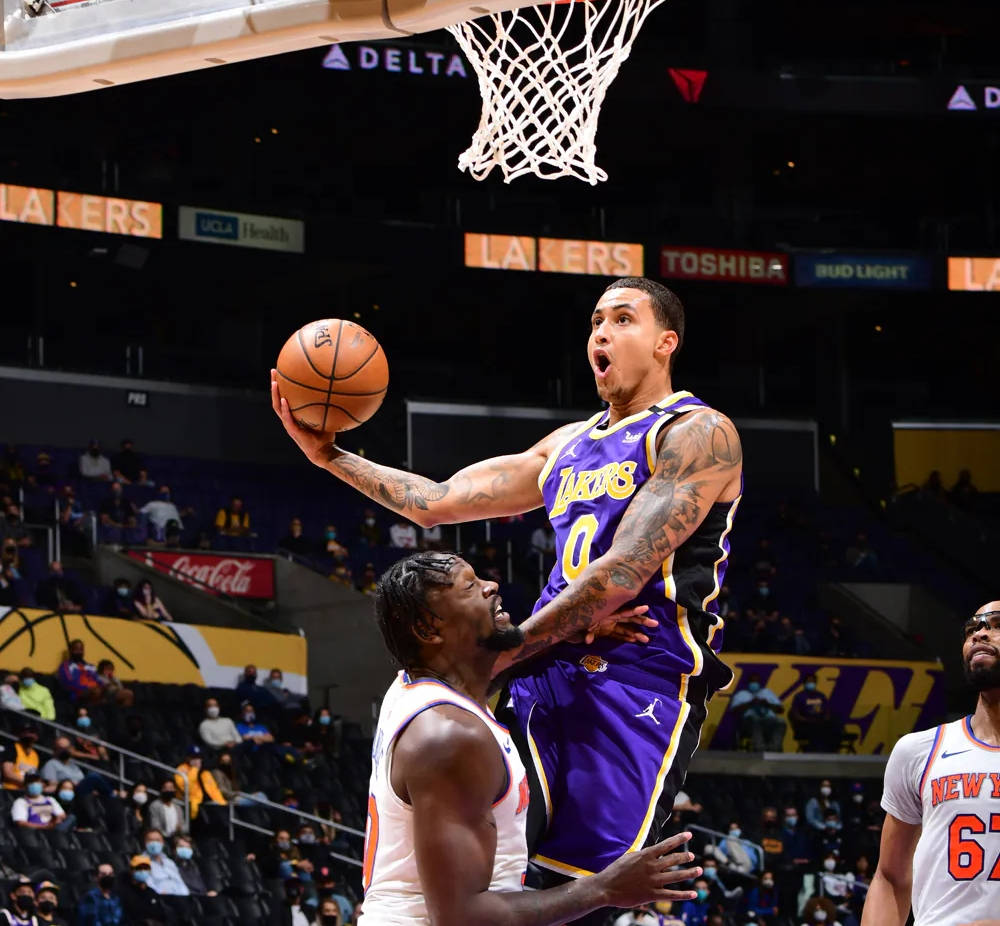 包含祁连黑豹队对阵岭北鲸鲨队,赛艇半决赛险胜,内线统治篮板——经验成为胜负手的词条