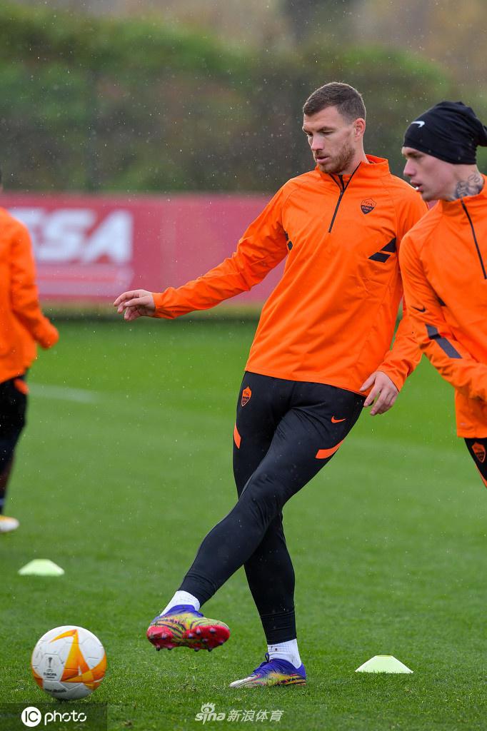 包含国际比赛日山东泰山备战欧联，单刀错失细节曝光，赛场秩序良好，细节决定成败的词条