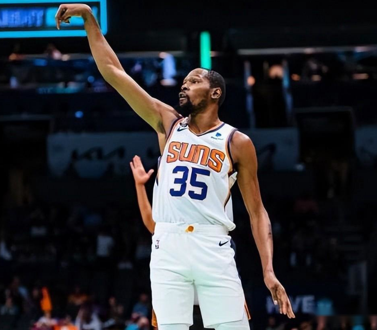 关于杜兰特连续三场比赛得分超过比分优势明显,皇家马德里挑战极限!的信息