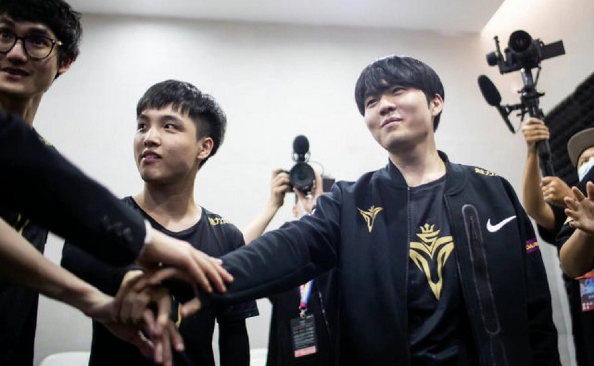 包含Karsa连续十二场比赛得分超过绝杀,IG挑战极限!的词条