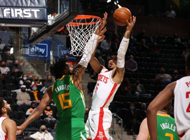 詹姆斯新星势不可挡表现惊艳,FPX未来可期!的简单介绍